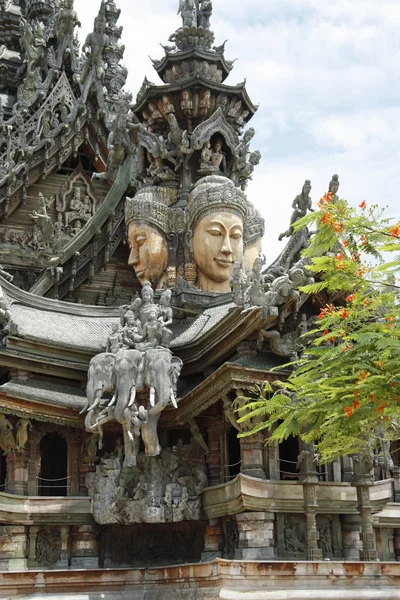 Chrám - svatyně pravdy - pattaya v Thajsku — Stock fotografie
