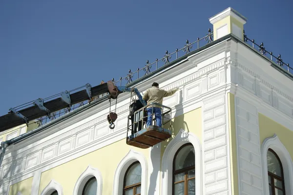 Renovering av hus fasad Royaltyfria Stockbilder
