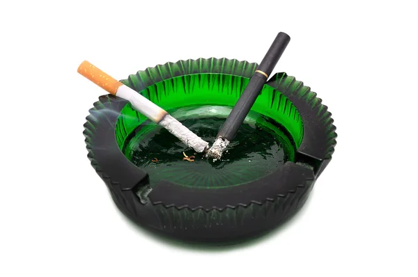 两个香烟和烟灰缸 — 图库照片