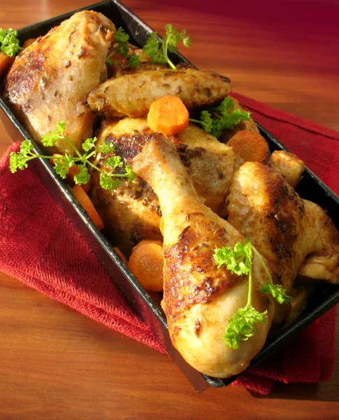 Tasty roasted chicken with vegetable and herbs — Stock Photo, Image
