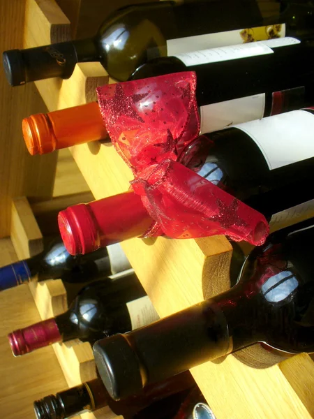 Červená stužka na láhev vína — Stock fotografie