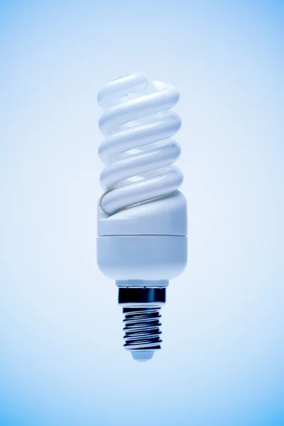 Energiebesparing licht opknoping in de lucht Stockfoto