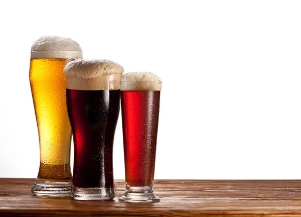 Três copos de cervejas diferentes — Fotografia de Stock