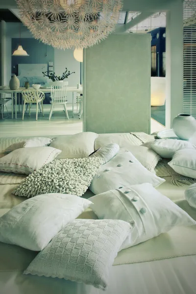 Almofadas na sala de estar — Fotografia de Stock
