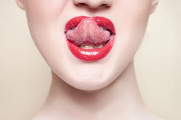Rote Lippen, Porträt in Großaufnahme — Stockfoto