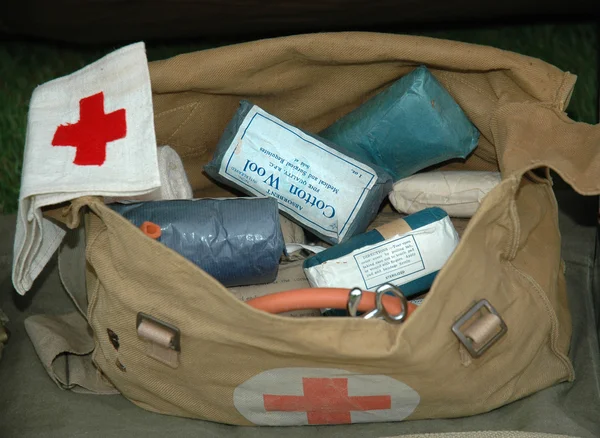 Erste-Hilfe-Tasche der Armee aus dem 2. Weltkrieg — Stockfoto