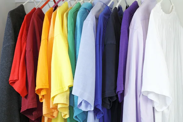 Válogatott férfi ingek — Stock Fotó