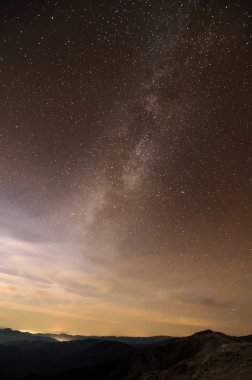 dağ sırtlar üzerinde Samanyolu