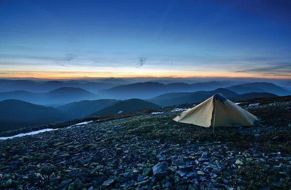 Tourist tent in the rocky mountains and first star — Stock Photo, Image