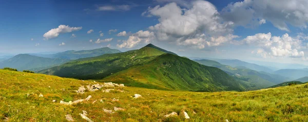 Najwyższe góry ukraiński panorama. panorama grzbiet Czarnohory — Zdjęcie stockowe