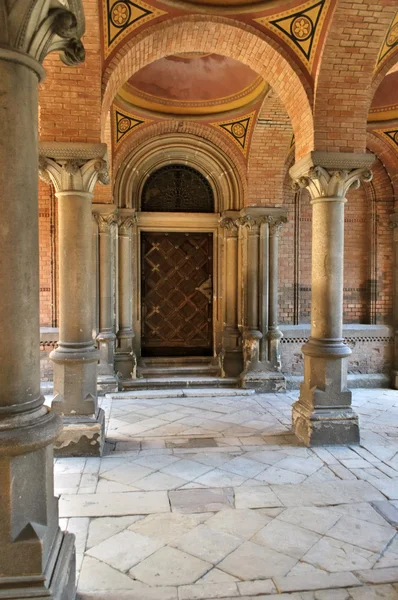 stock image Old door among columns