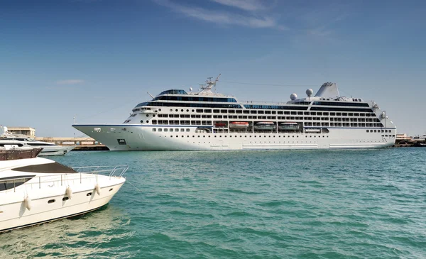 Stock image Cruise liner in Yalta port