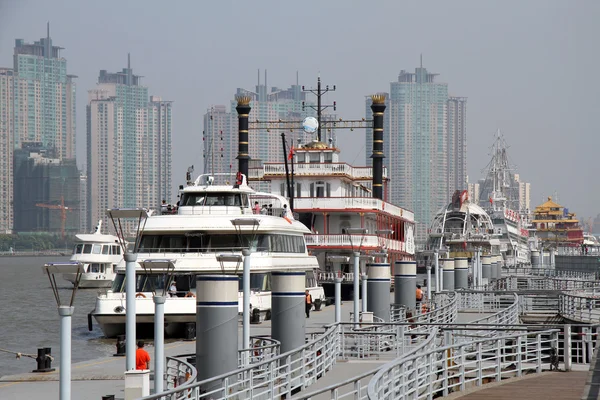 Barche turistiche in Shanghai, Cina — Foto Stock