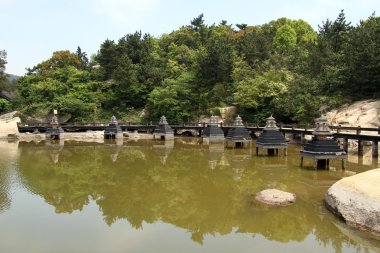 göl ve stupas