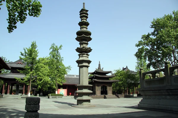 Columna y pagoda —  Fotos de Stock