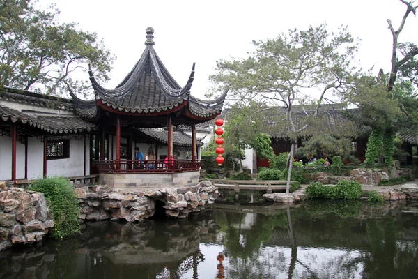 Pagoda and lake — Stock Photo, Image
