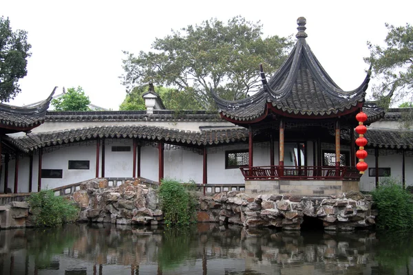 Pagoda and lake — Stock Photo, Image