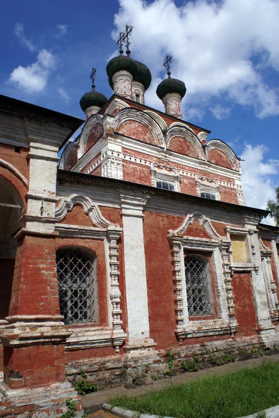 Cihlový kostel v ostashkov — Stock fotografie