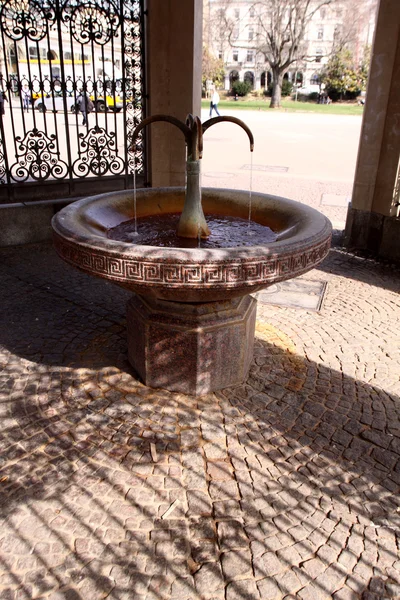 Fonte de água termal quente — Fotografia de Stock