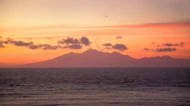 Lombok Adası gündoğumu