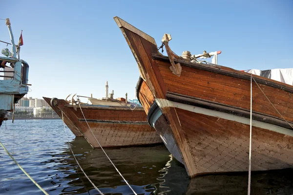 Barcaças de Dubai creek — Fotografia de Stock
