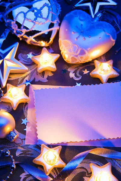 Diseño romántico de la tarjeta de felicitación de Navidad del arte con la nota de papel y — Foto de Stock