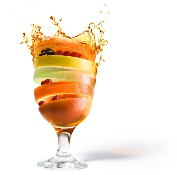 Jarní ovocný koktejl a ovocné šťávy vitamín — Stock fotografie