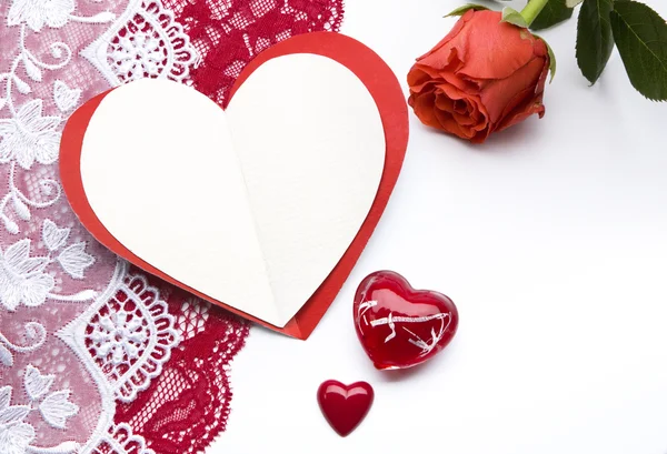 Las medias femeninas y la tarjeta de felicitación del corazón de San Valentín —  Fotos de Stock