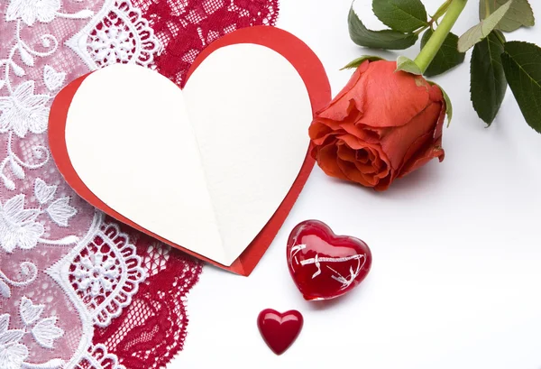 Las medias femeninas y la tarjeta de felicitación del corazón de San Valentín —  Fotos de Stock