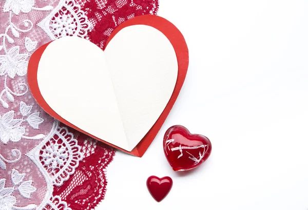 Las medias femeninas y la tarjeta de felicitación del corazón de San Valentín — Foto de Stock
