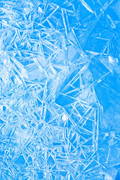 Fundo azul abstrato do inverno, a textura congelada do gelo — Fotografia de Stock