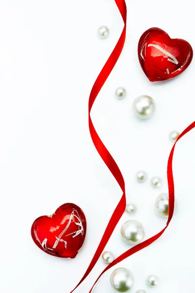Sanat Tasarım Sevgililer günü tebrik kartı kırmızı kurdele ve sevgi ile — Stok fotoğraf