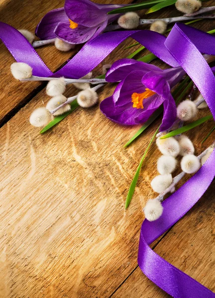 Bahar çiçekleri ile Vintage Paskalya tebrik kartı — Stok fotoğraf