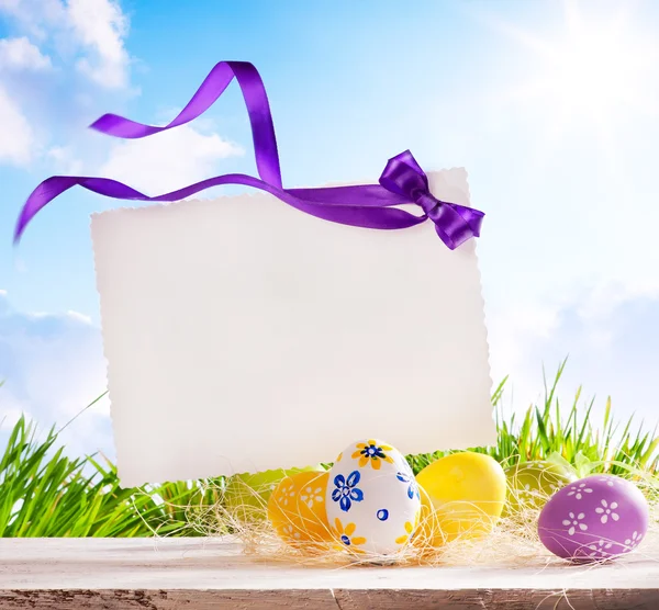 Tarjeta de felicitación Art Easter con huevos de Pascua — Foto de Stock