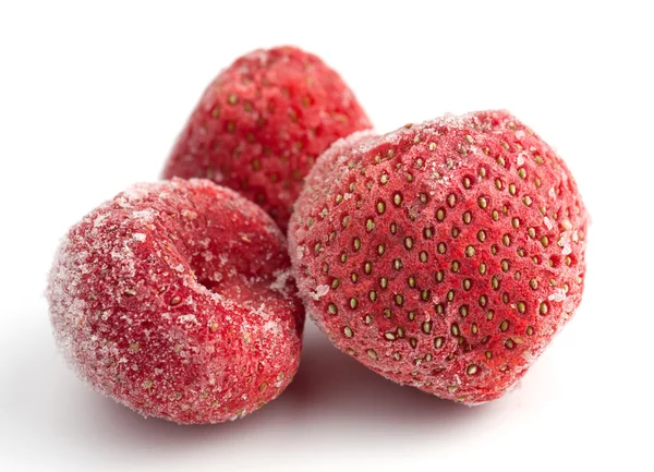 三个冷冻的草莓 — 图库照片