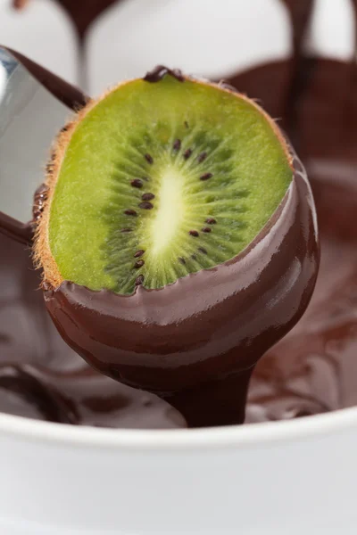 Kiwi Fruit Dipped In Chocolate — Stock Photo, Image
