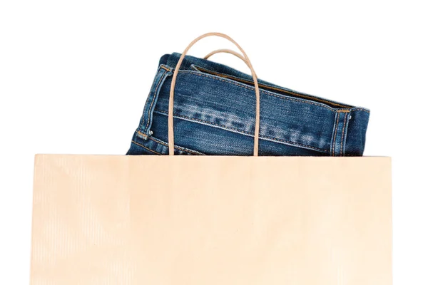 Jeans em saco de transporte de papel marrom — Fotografia de Stock