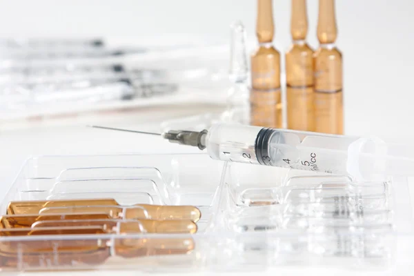Close-up shot of syringe and vials — Stock Photo, Image