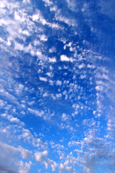 Sfondo parzialmente nuvoloso — Foto Stock