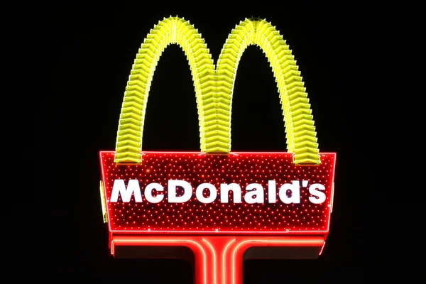ラスベガスでのマクドナルドの看板 — ストック写真