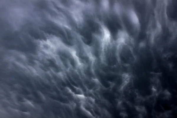 Καταιγίδα σκοτεινά σύννεφα — Φωτογραφία Αρχείου