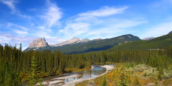Bow River and Castle Mountain — Stock Photo, Image