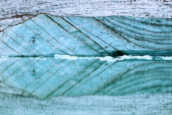 Angel Glacier Meltwater - Канада — стоковое фото