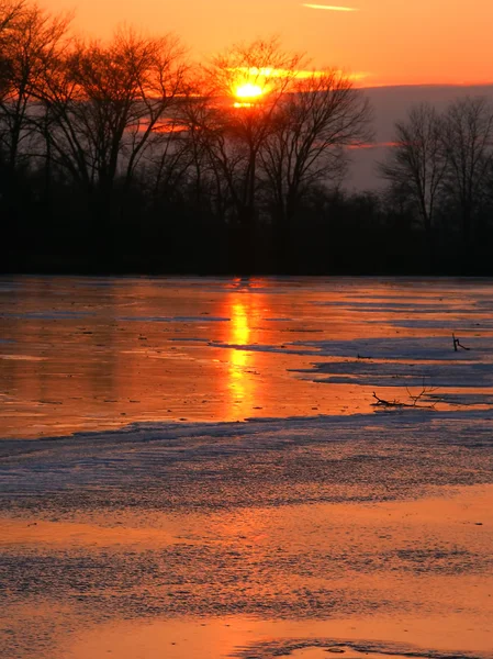 Západ slunce nad kishwaukee řeka — Stock fotografie