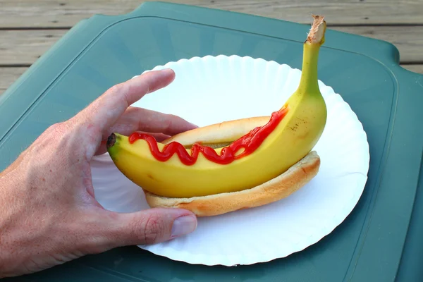 Banán pes s kečupem — Stock fotografie