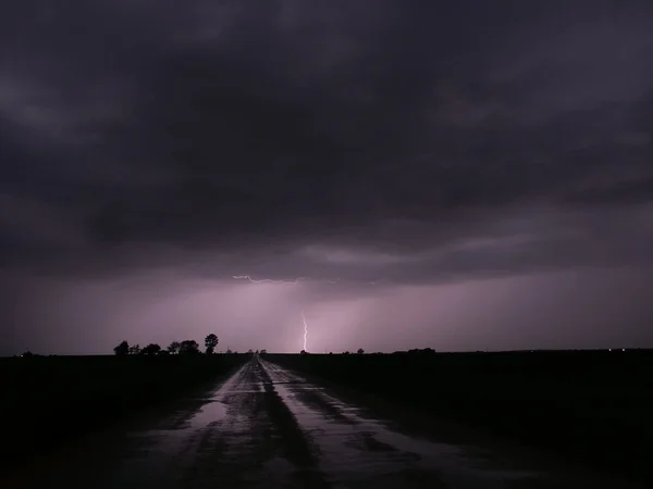 Burza z piorunami błyskawica – wieś w stanie illinois — Zdjęcie stockowe