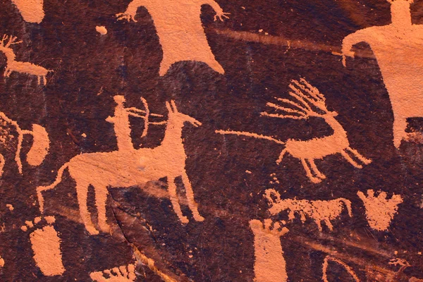 Jagd auf Petroglyphen - Zeitungsfelsen — Stockfoto