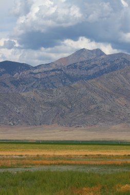 dağların ötesine Idaho tarım arazisi