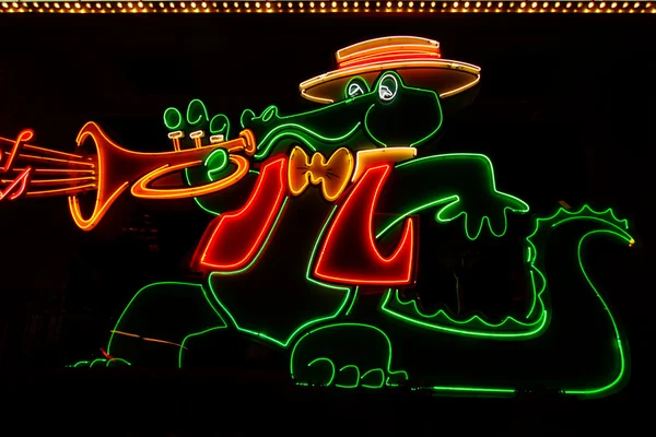 Le signe Alligator du casino d'Orléans — Photo