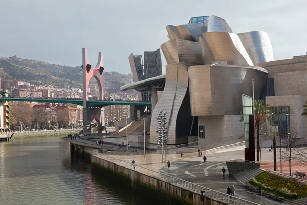 Museu de Arte Contemporânea Guggenheim, em Bilbau, Espanha — Fotografia de Stock